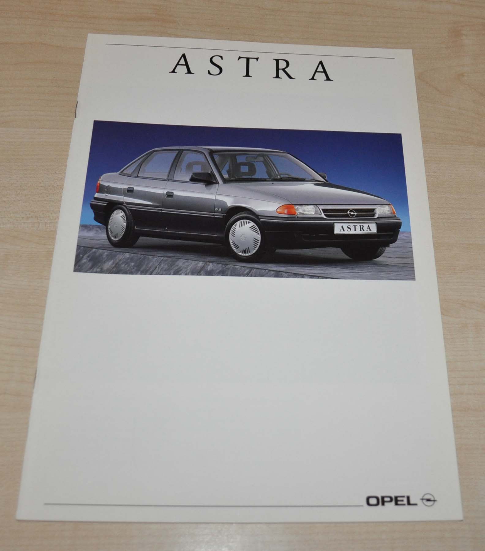 1992 Opel Astra Brochure Prospekt ENG