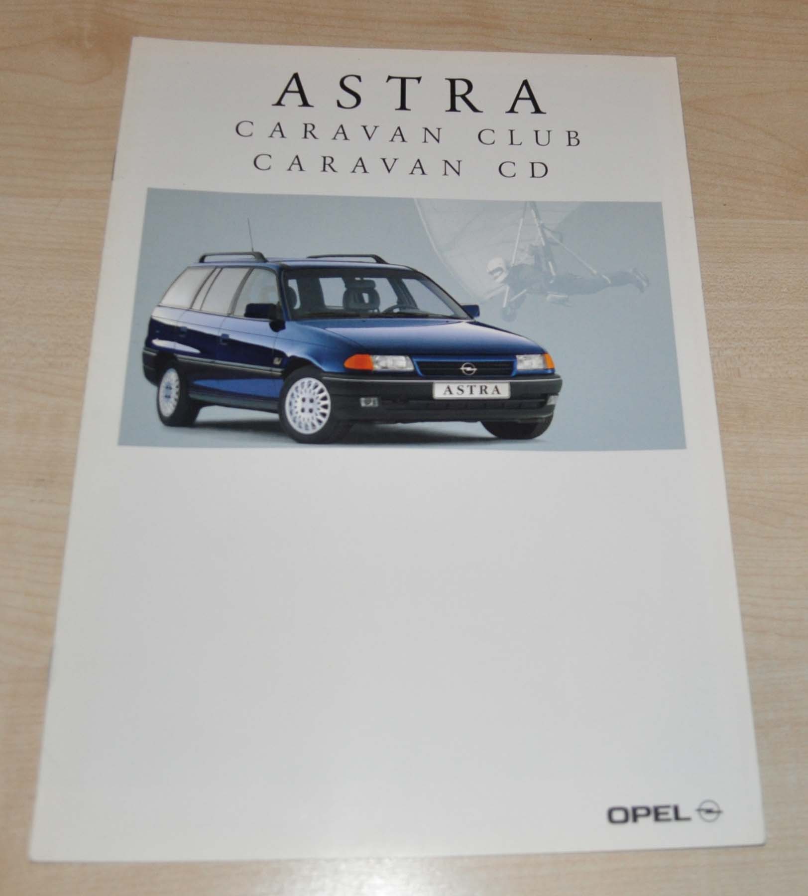 1992 Opel Astra Caravan Club & CD Brochure Prospekt DE